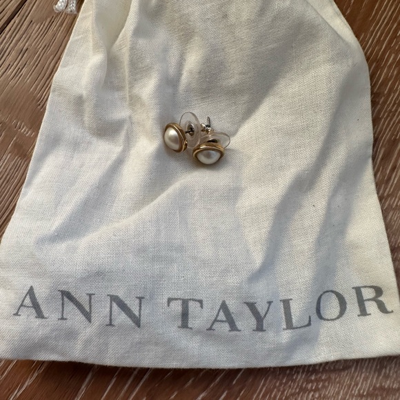 Ann Taylor Pearl Studs - Picture 5 of 6